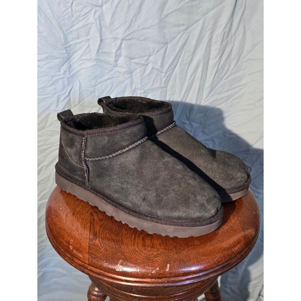UGGS Classic Ultra Mini, Black Size 9